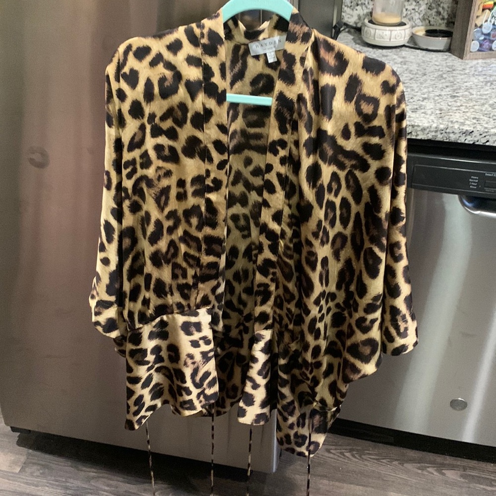 Wrap cheetah shirt